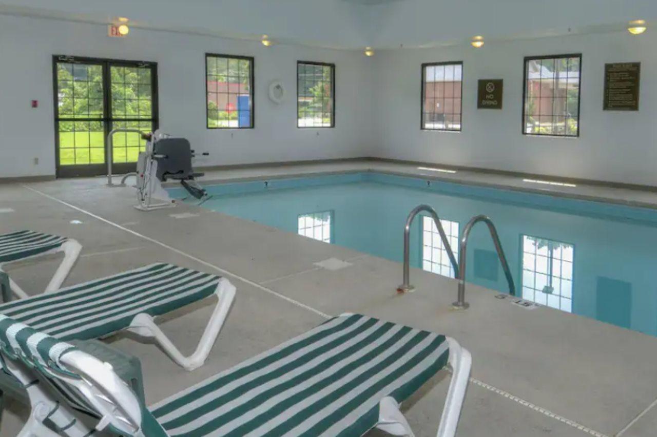Comfort Inn Near Downtown & Blue Ridge Pkwy Marion Luaran gambar