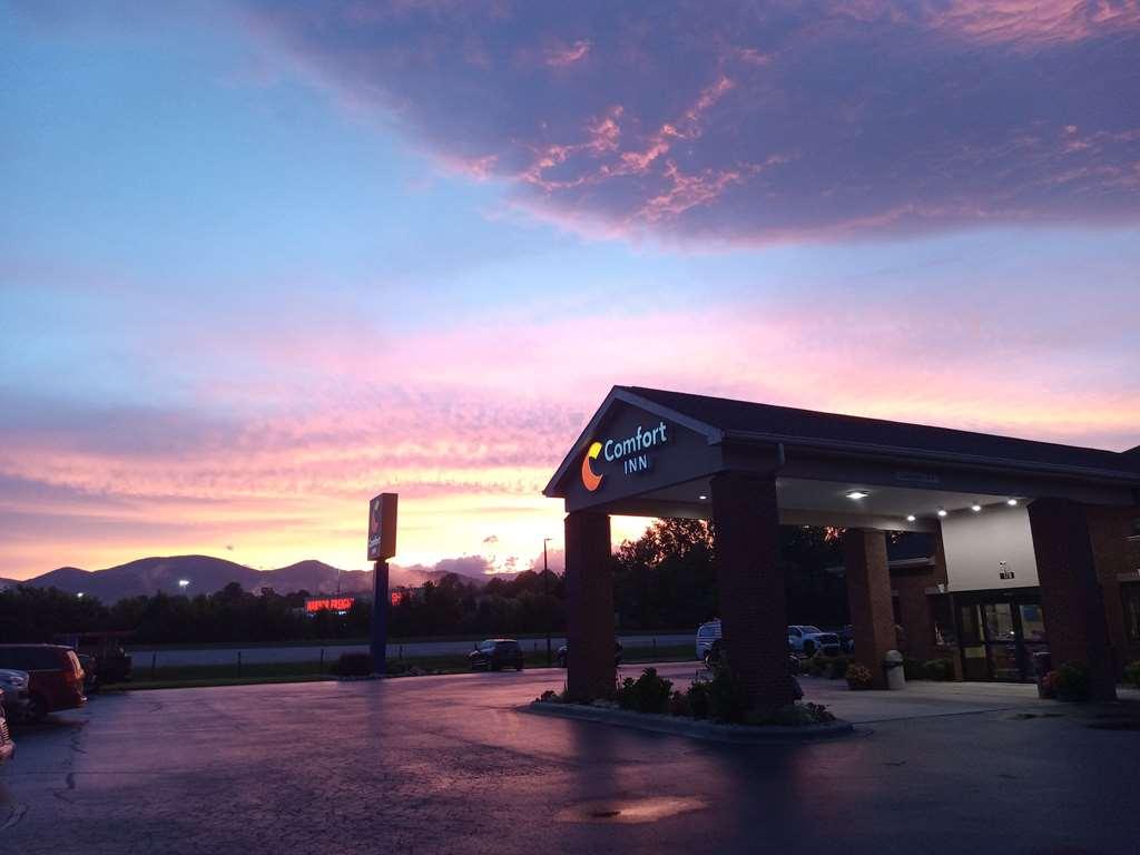 Comfort Inn Near Downtown & Blue Ridge Pkwy Marion Luaran gambar