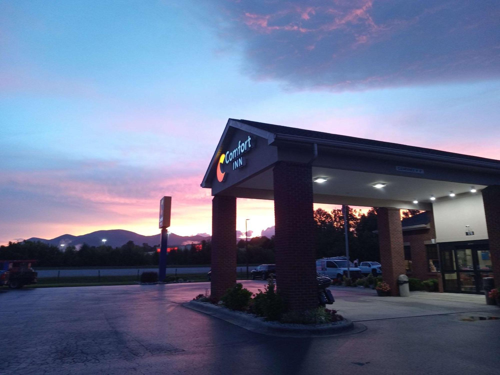 Comfort Inn Near Downtown & Blue Ridge Pkwy Marion Luaran gambar